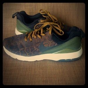 Women's Nikes size 9.5 green and snake print